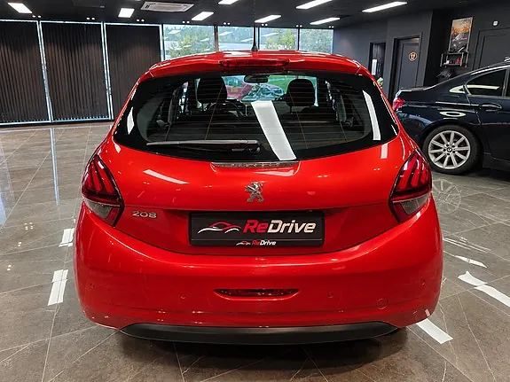 Peugeot 208 2015 photo 5