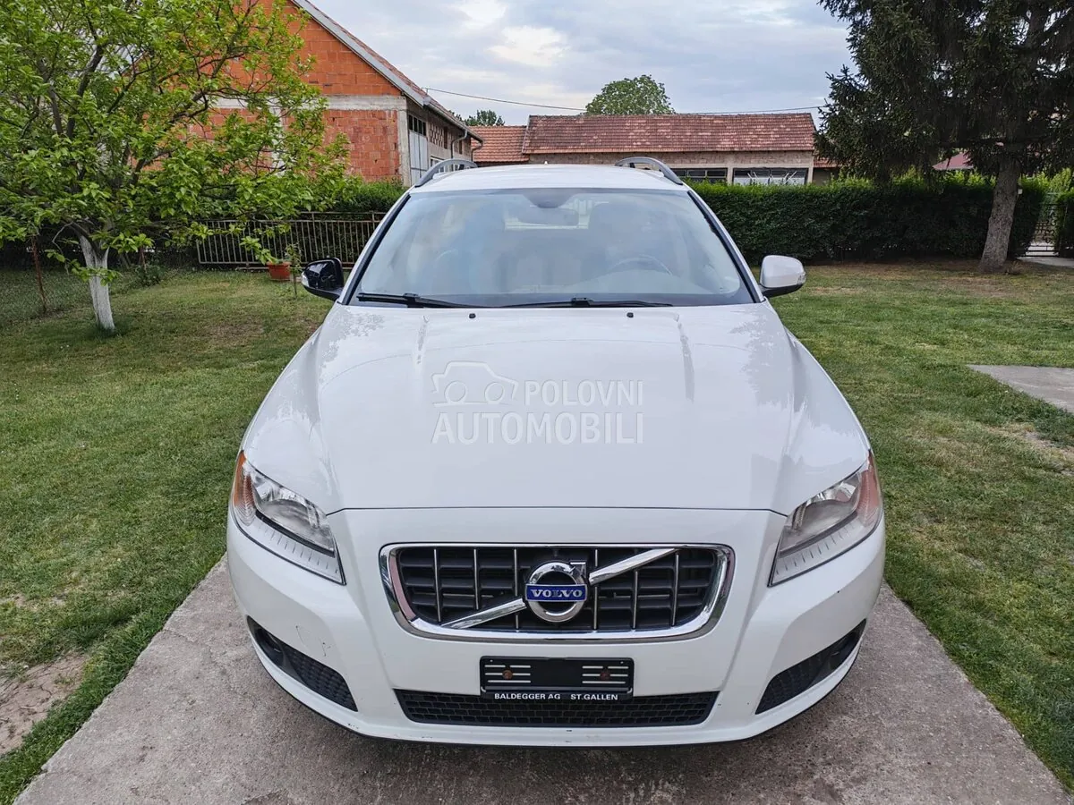 Volvo V70 2010 photo 2