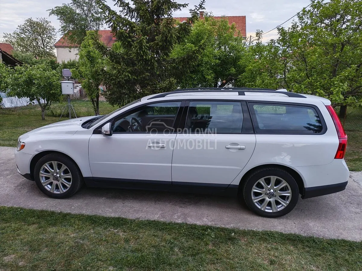 Volvo V70 2010 photo 4