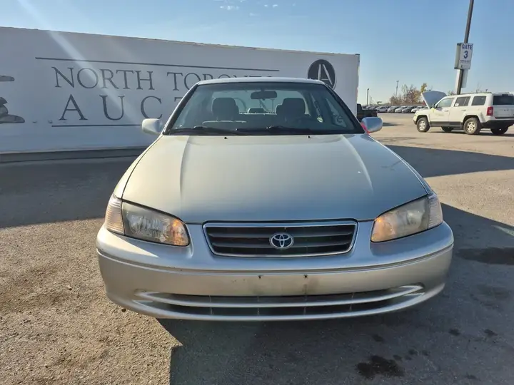 Toyota Camry 2000 photo 2
