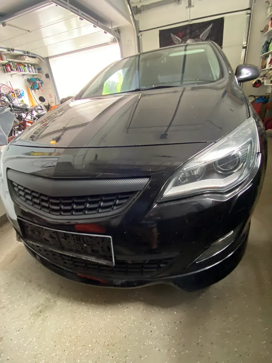 Opel Astra 2010 photo 3