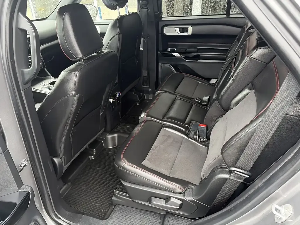 Ford Explorer 2022 photo 3