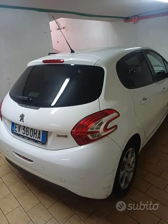Peugeot 208 2014 photo 3