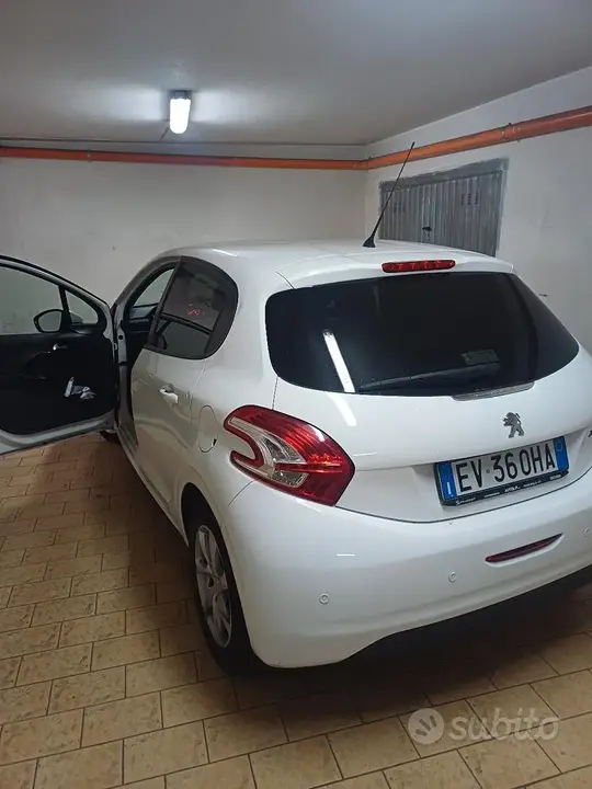 Peugeot 208 2014 photo 4