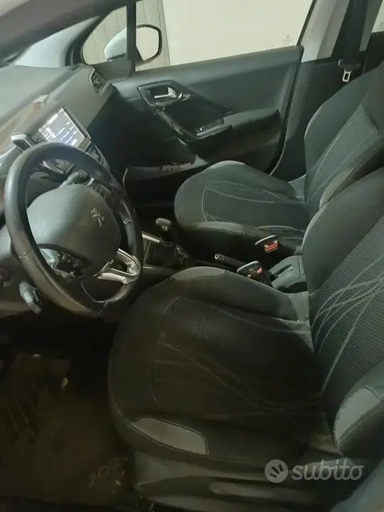 Peugeot 208 2014 photo 5