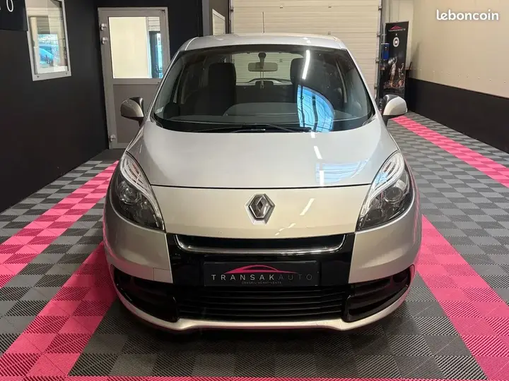 Renault Scenic 2013 photo 2