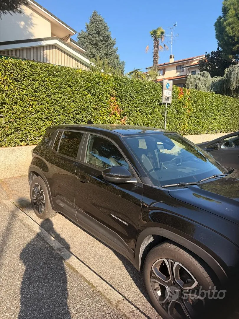 Jeep Avenger Summit 2026 photo 3