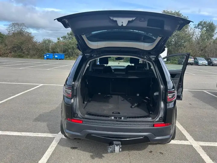 Land Rover Discovery Sport 2019 photo 4
