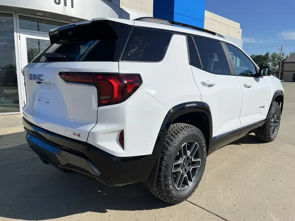 GMC Terrain 2027 photo 2