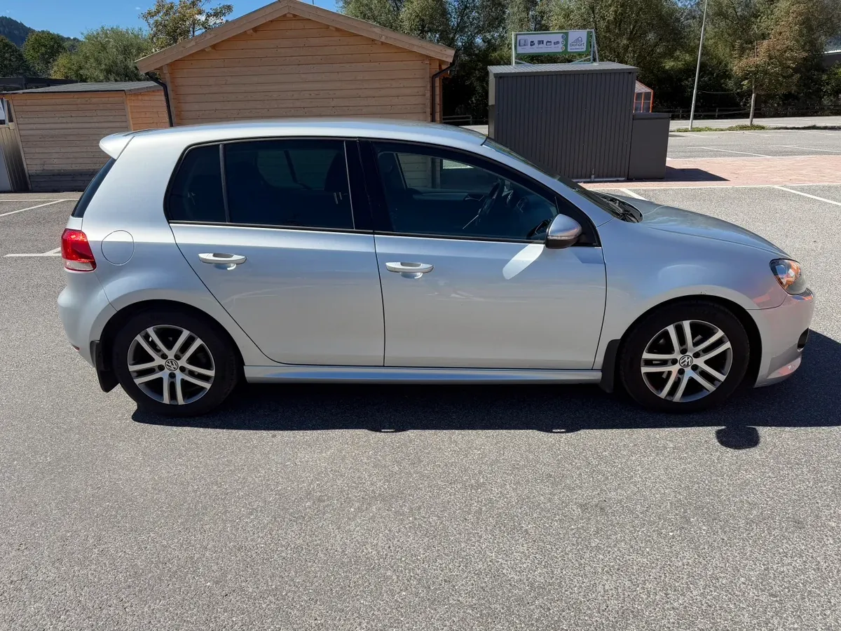 Volkswagen Golf 2011 photo 2