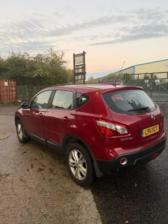 Nissan Qashqai 2011 photo 2