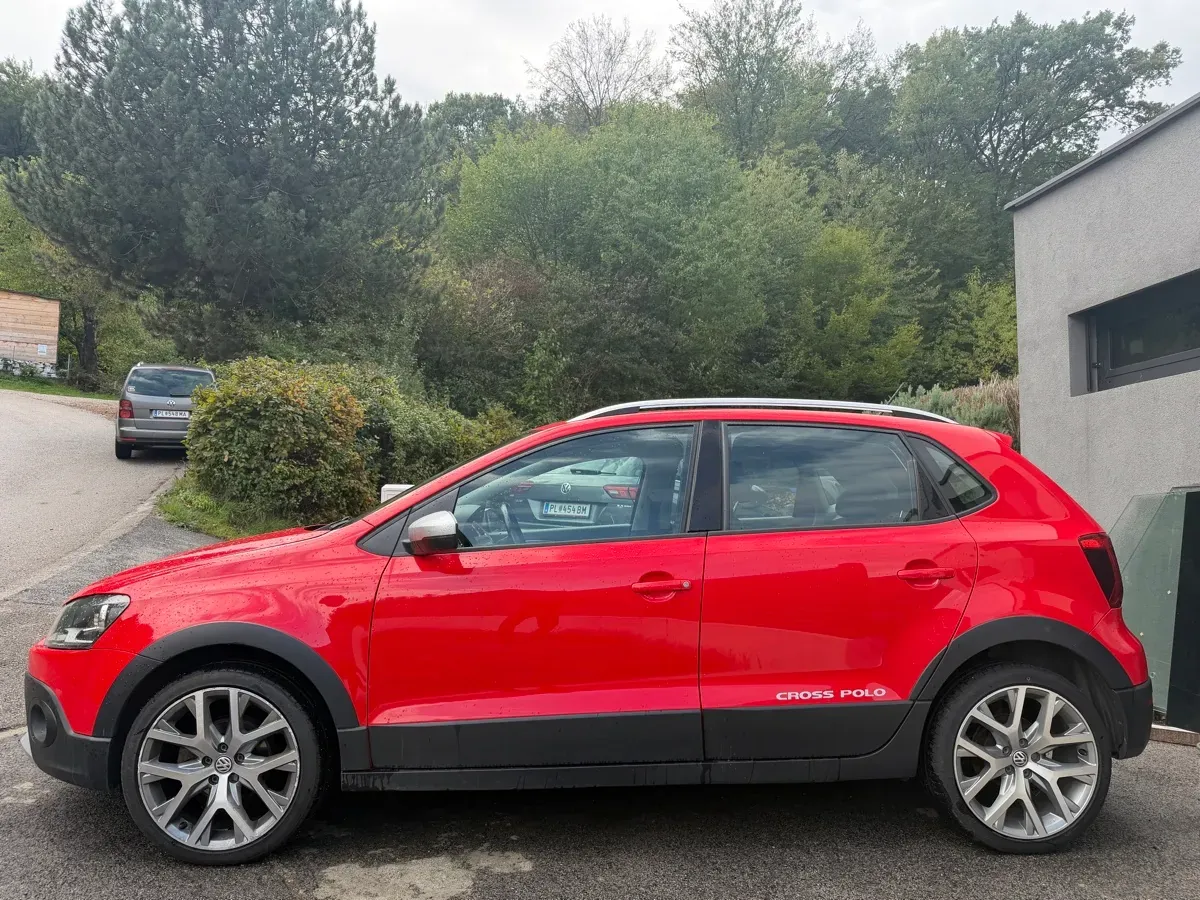 Volkswagen Polo 2015 photo 2