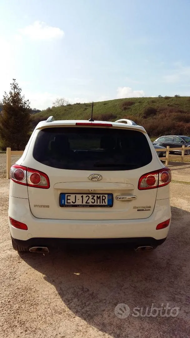 Hyundai Santa Fe 2011 photo 2