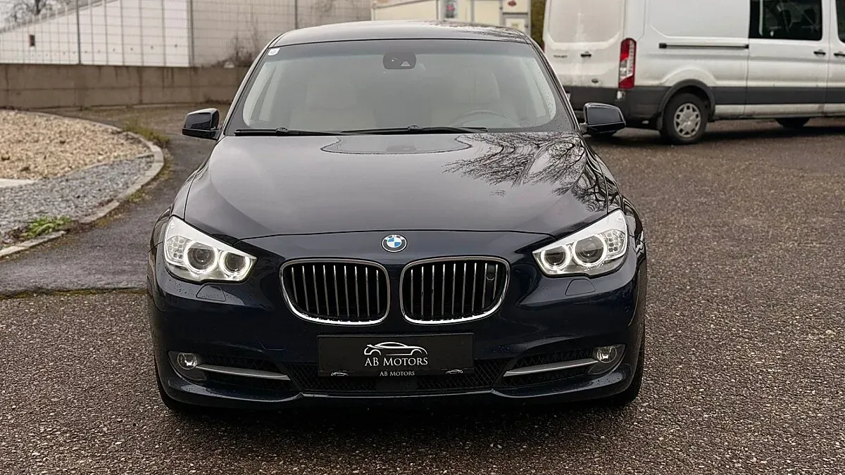 BMW 5 Series 2010 photo 2