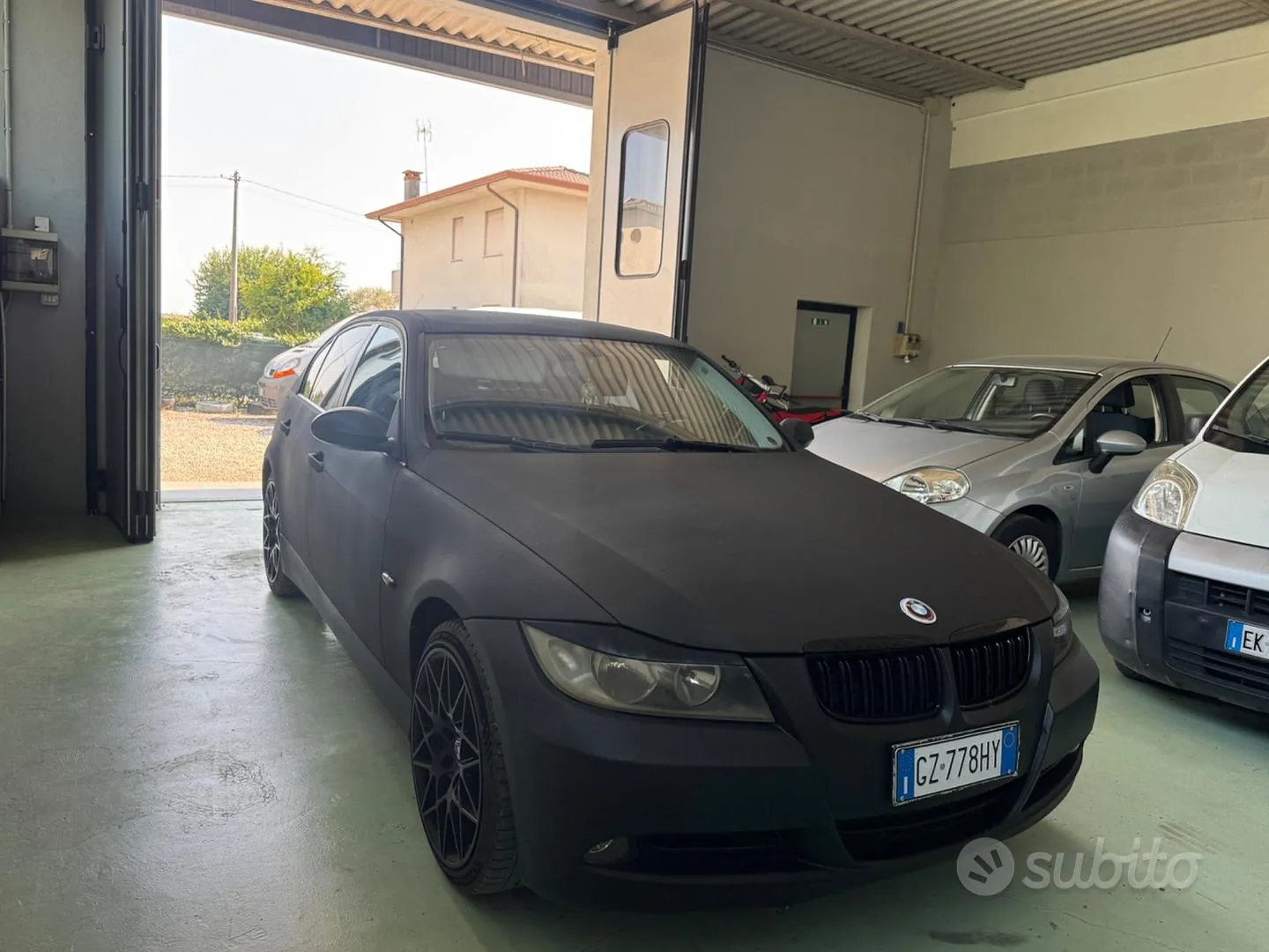BMW 3 Series 2005 photo 2