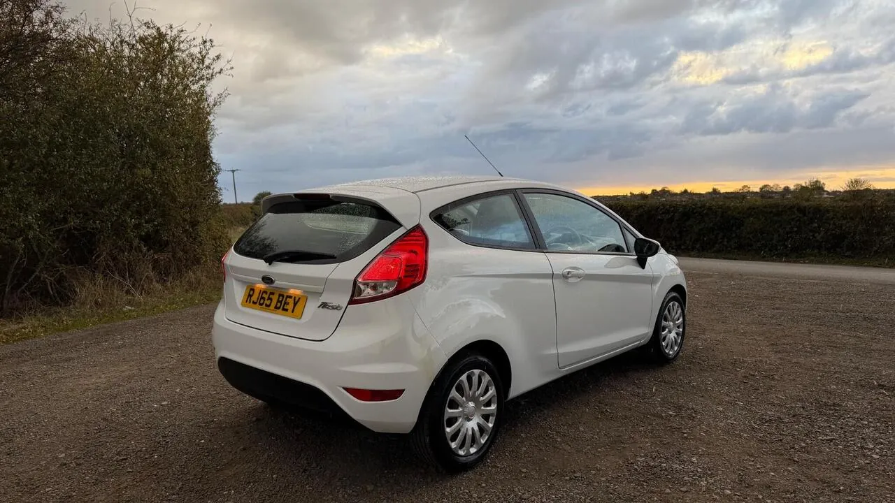 Ford Fiesta 2015 photo 5