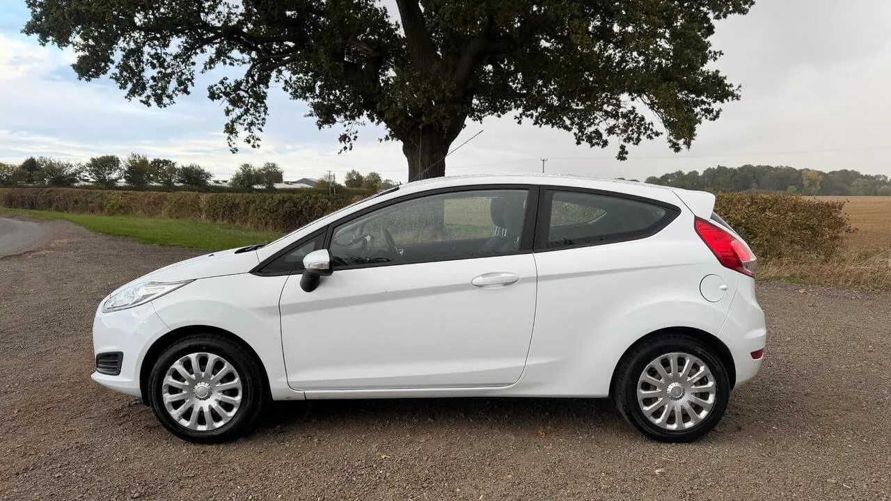 Ford Fiesta 2015 photo 2