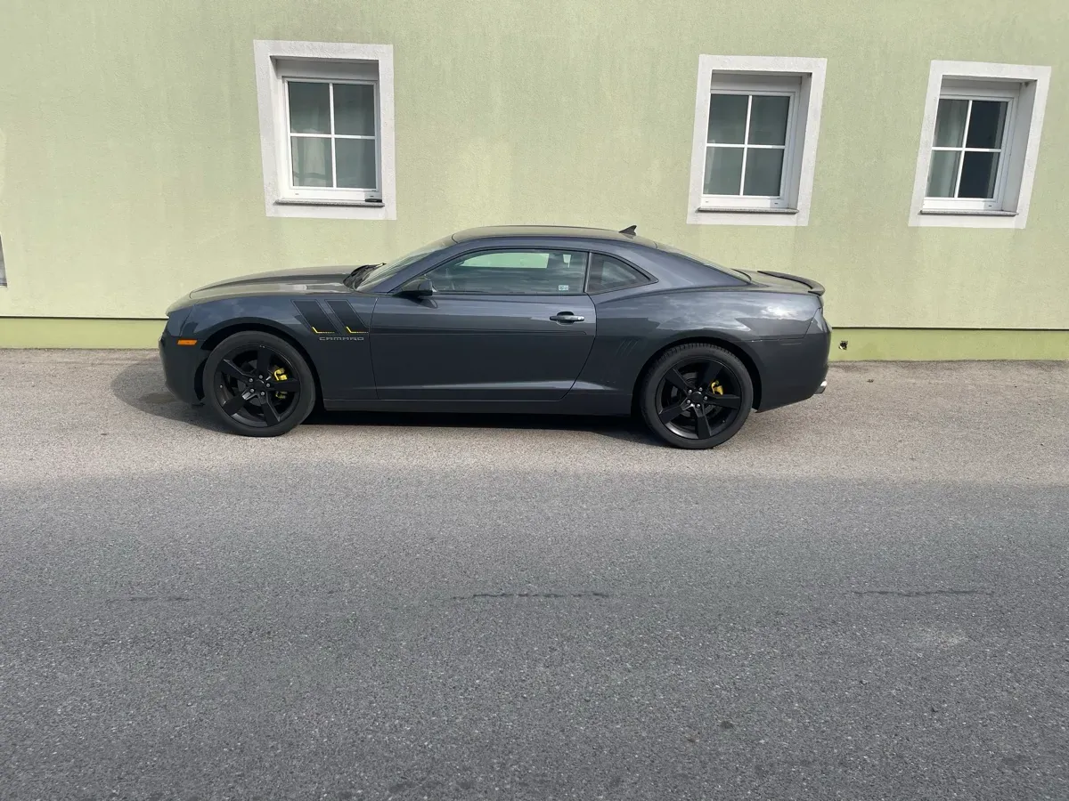 Chevrolet Camaro 2010 photo 2