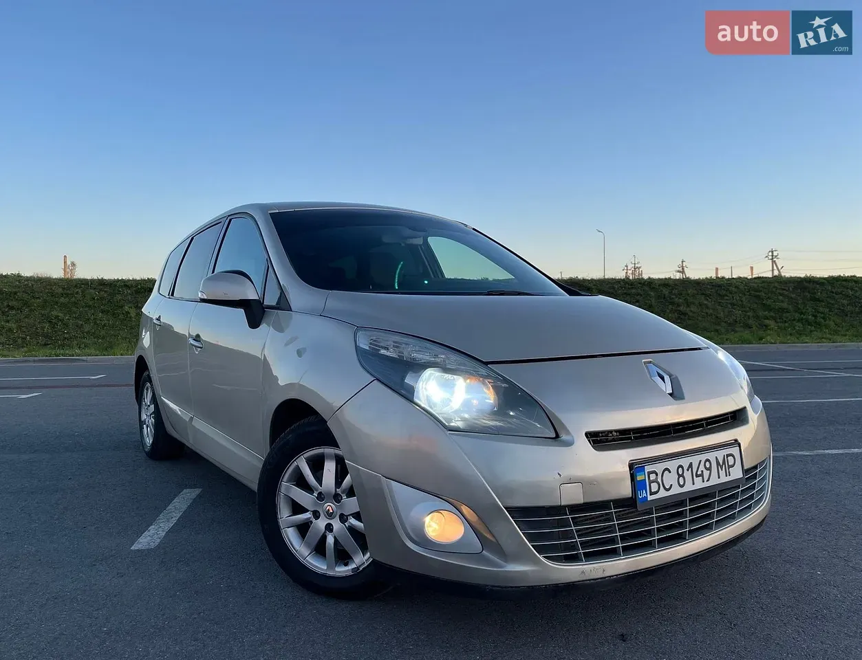 Renault Grand Scenic 2011 photo 2