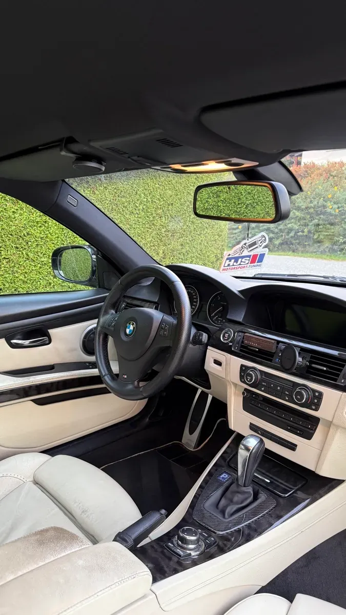 BMW 3 Series 2011 photo 3