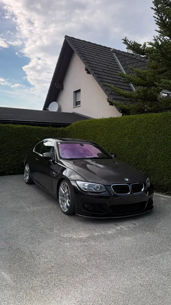 BMW 3 Series 2011 photo 2