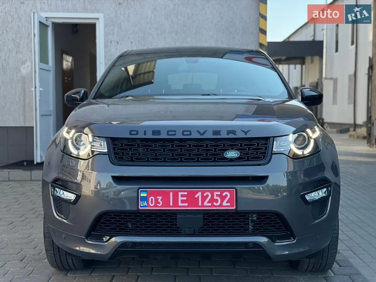 Land Rover Discovery Sport 2017 photo 3