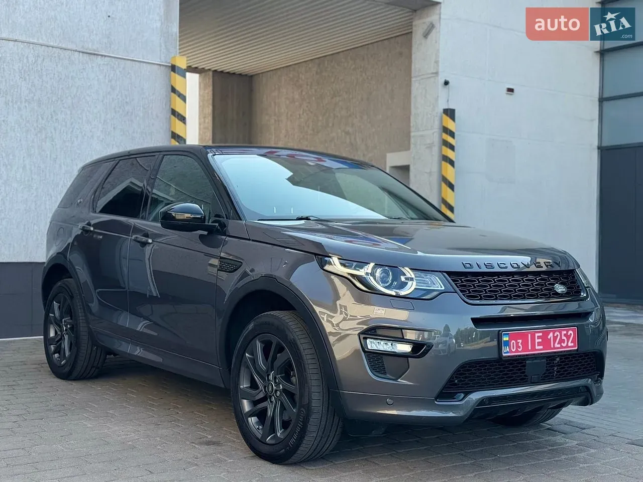 Land Rover Discovery Sport 2017 photo 2