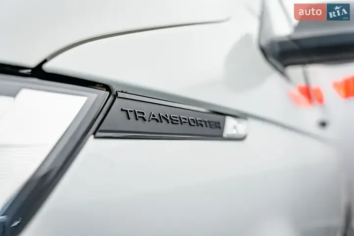 Volkswagen Transporter 2021 photo 2