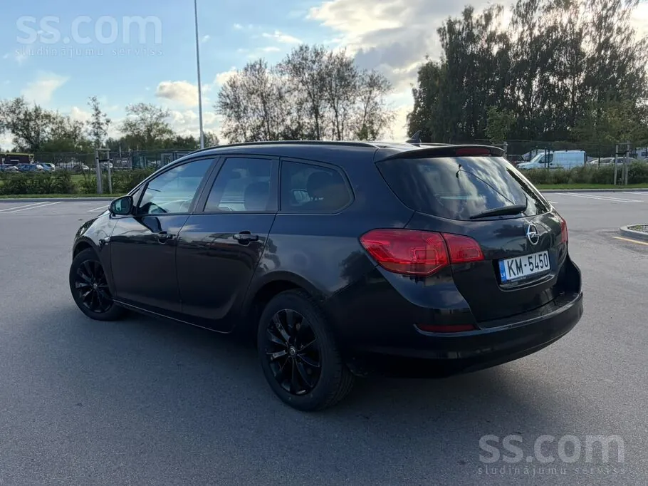 Opel Astra 2011 photo 3