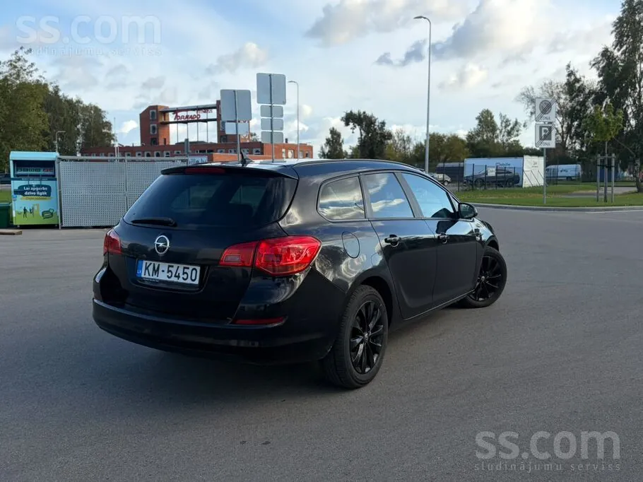 Opel Astra 2011 photo 4