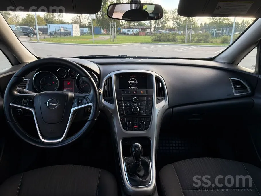 Opel Astra 2011 photo 5