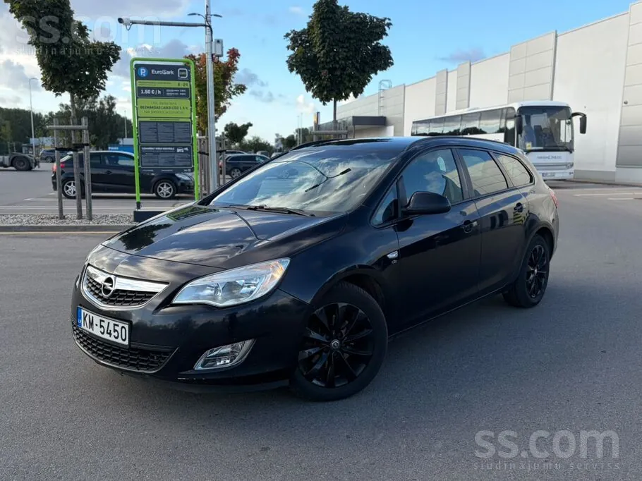 Opel Astra 2011 photo 2