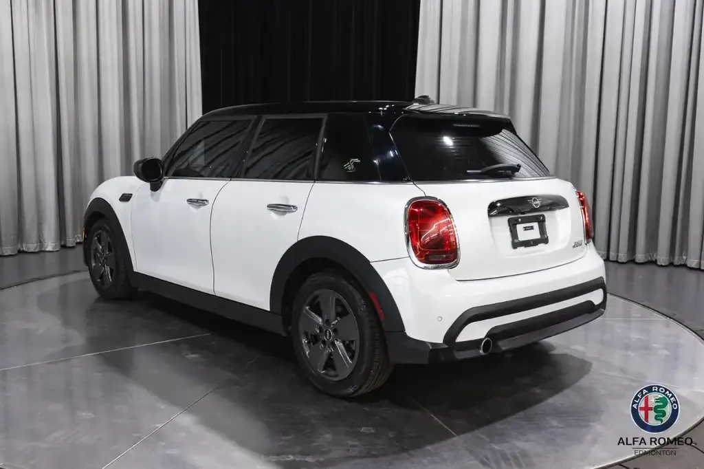 Mini 5 Door 2024 photo 3