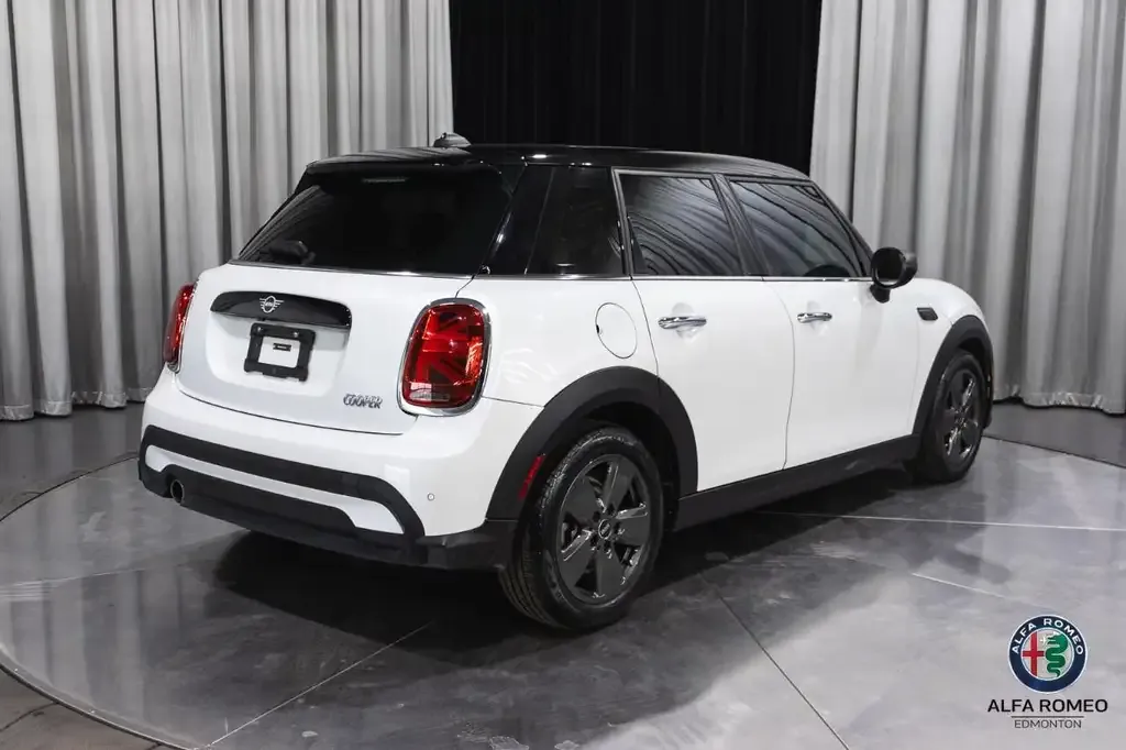 Mini 5 Door 2024 photo 5