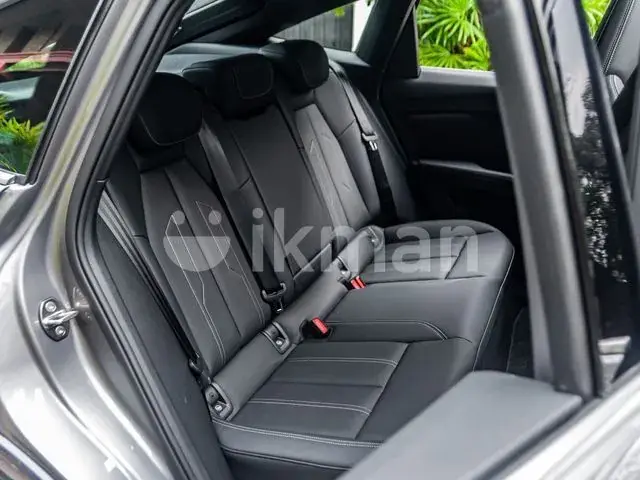 Audi Q4 2024 photo 4