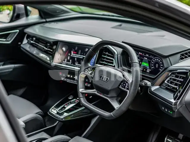 Audi Q4 2024 photo 3