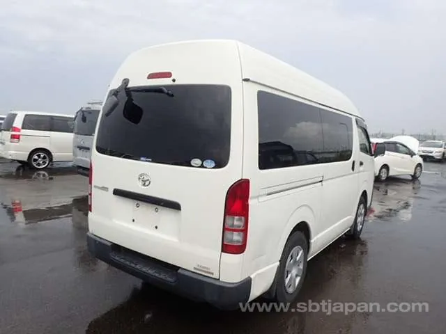 Toyota Regiusace Van 2015 photo 4