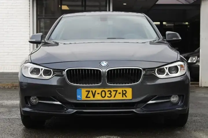 BMW 3 Series 2013 photo 2