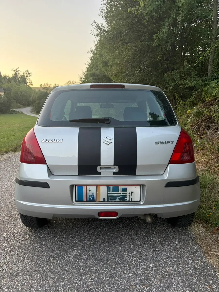 Suzuki Swift 2005 photo 3