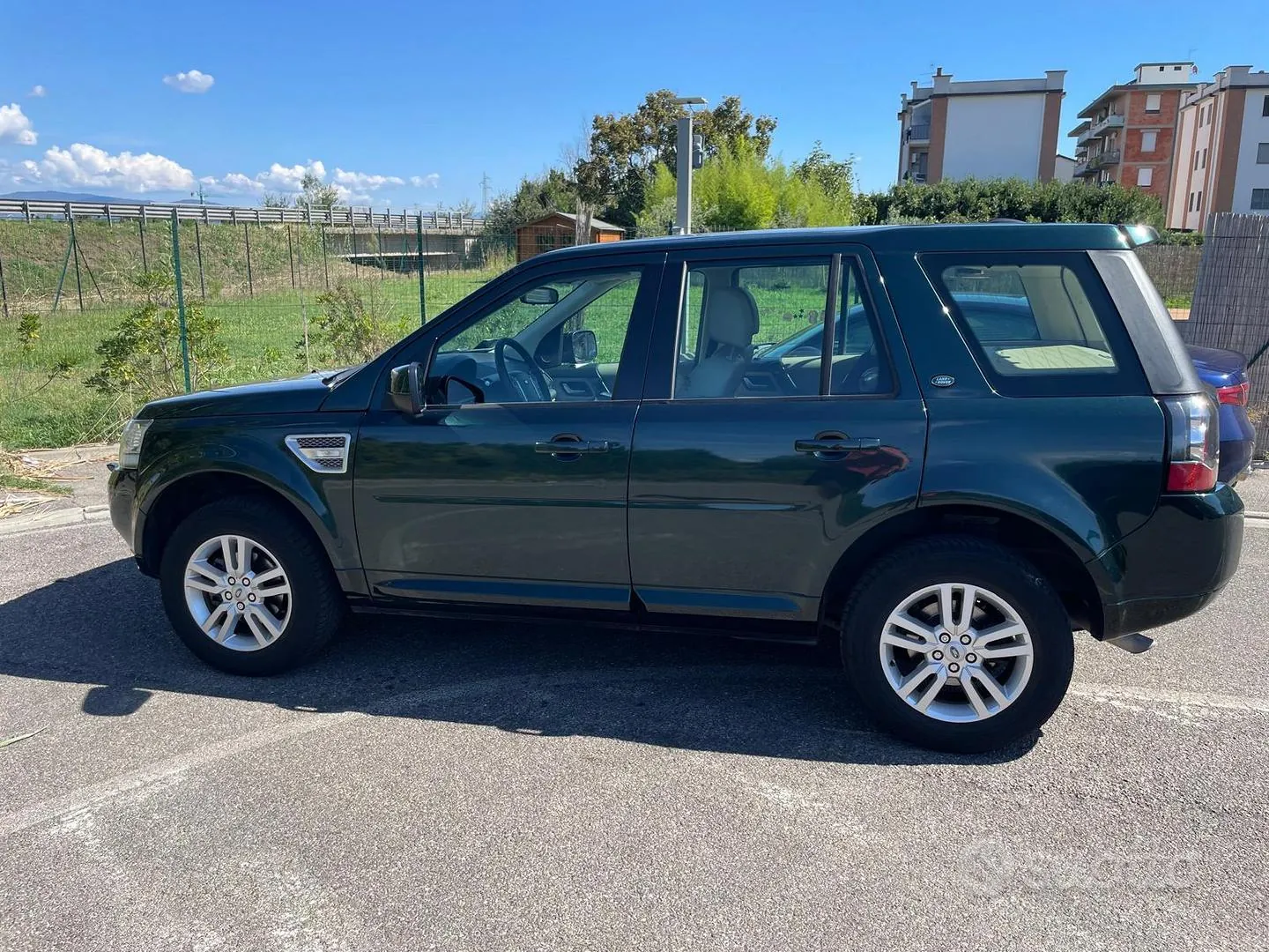 Land Rover Freelander 2012 photo 3