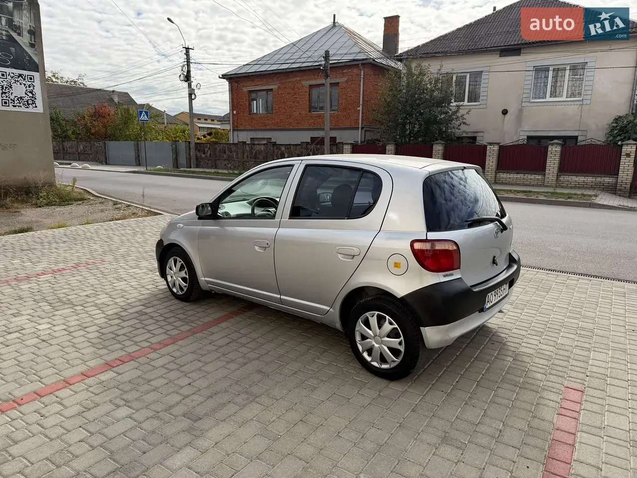 Toyota Yaris 2000 photo 2