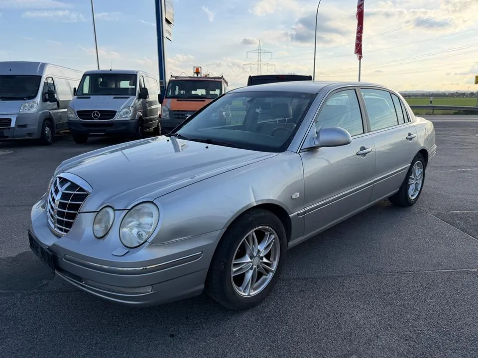 Kia Opirus