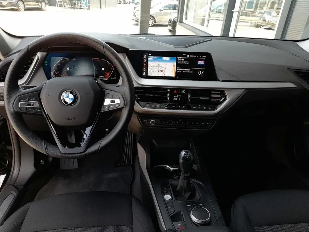BMW 1 Series 2023 photo 3