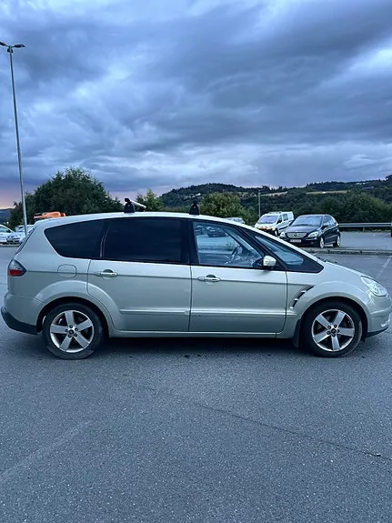 Ford S-Max 2009 photo 4