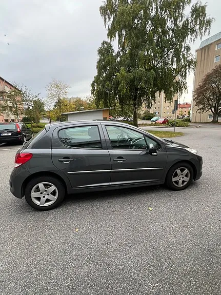 Peugeot 207 2011 photo 4