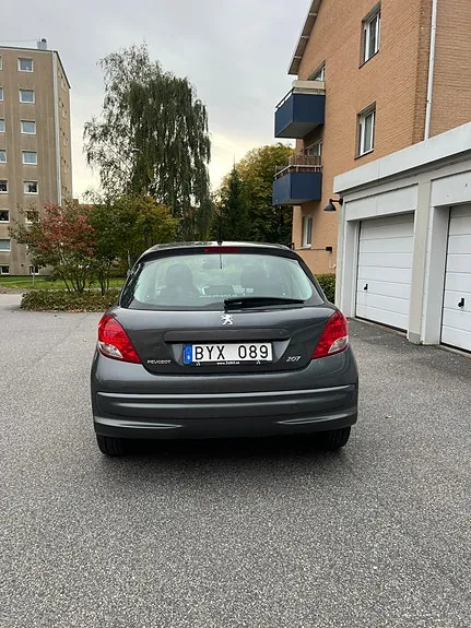 Peugeot 207 2011 photo 3