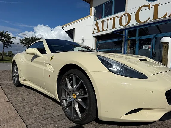 Ferrari California 2010 photo 2