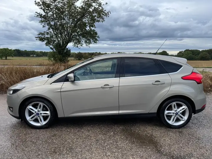 Ford Focus 2015 photo 2