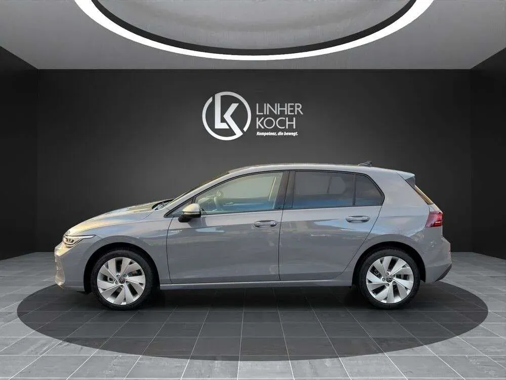Volkswagen Golf 2026 photo 2