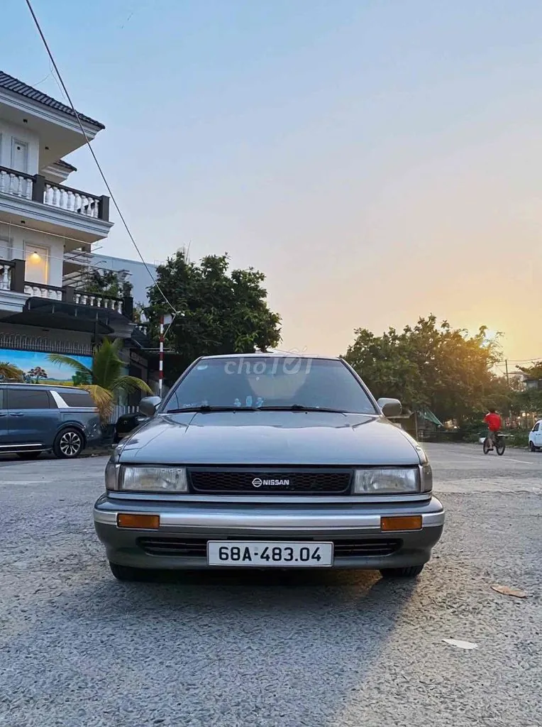 Nissan Bluebird 1990 photo 5